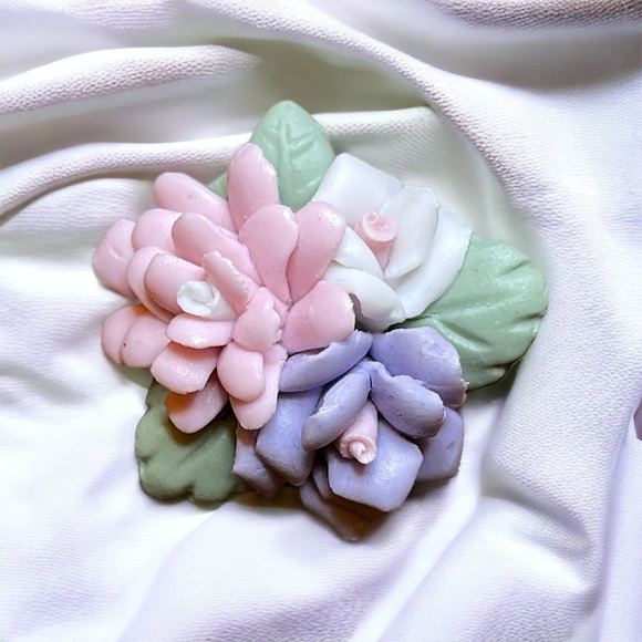 Polymer Clay Flower Brooch - Picture 2 of 3